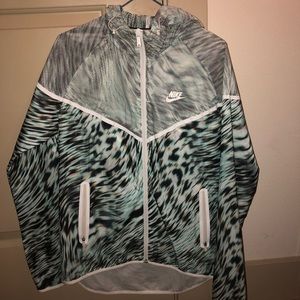 Size M Nike Windbreaker